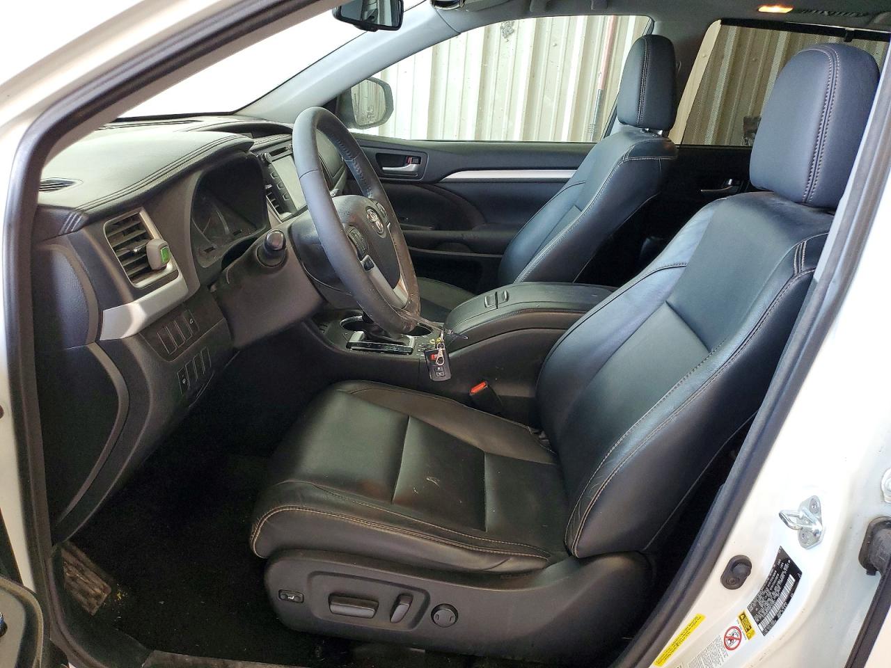 2016 TOYOTA HIGHLANDER XLE photo 19