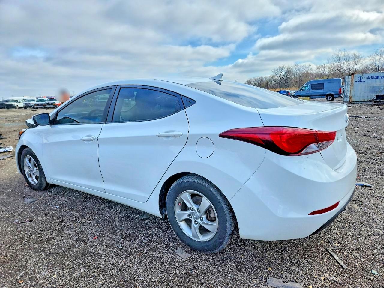 2015 HYUNDAI ELANTRA SE photo 4