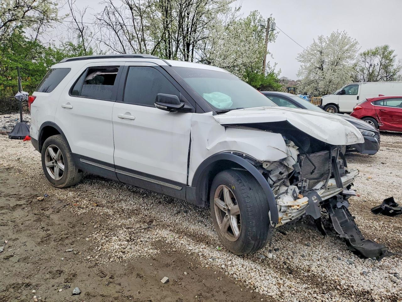 2017 FORD EXPLORER XLT photo 4