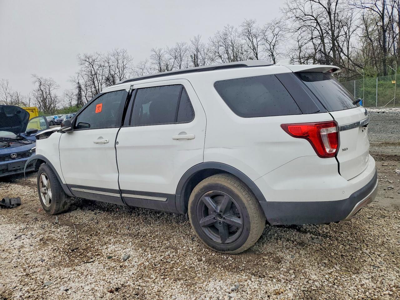 2017 FORD EXPLORER XLT photo 2