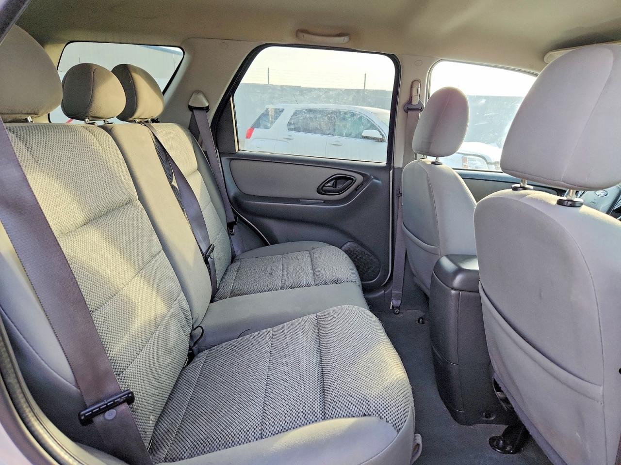 2005 FORD ESCAPE XLT photo 21