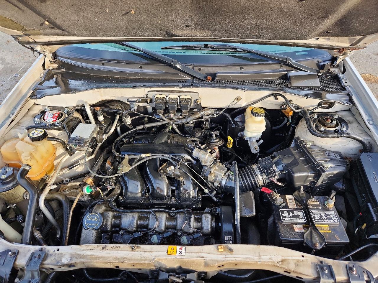 2005 FORD ESCAPE XLT photo 23