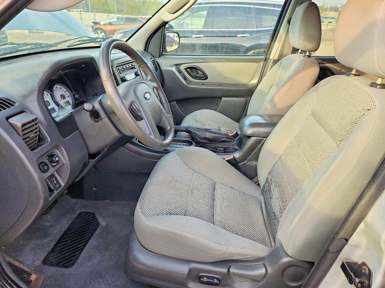 2005 FORD ESCAPE XLT photo 13