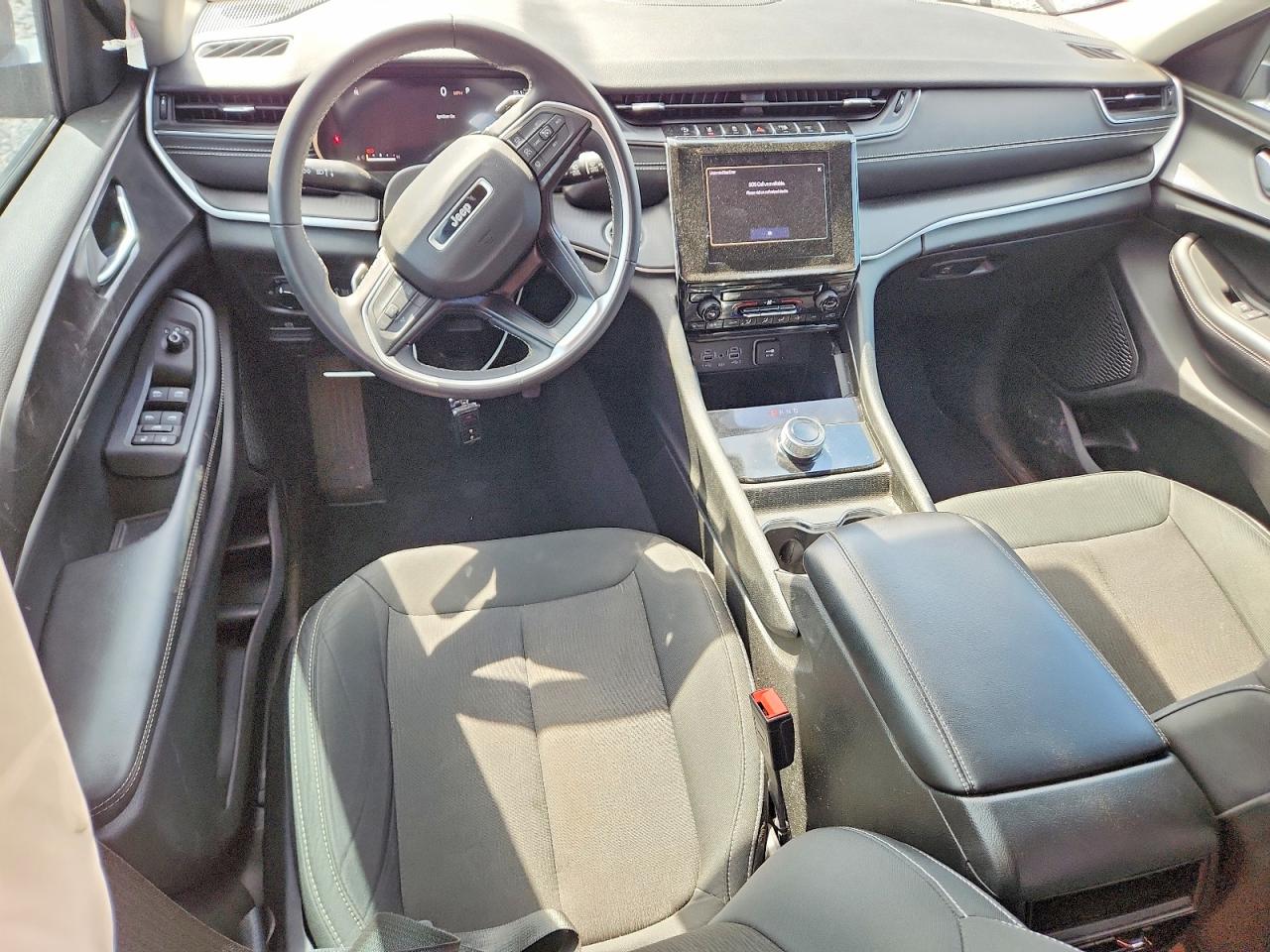 2023 JEEP GRAND CHEROKEE LAREDO photo 22