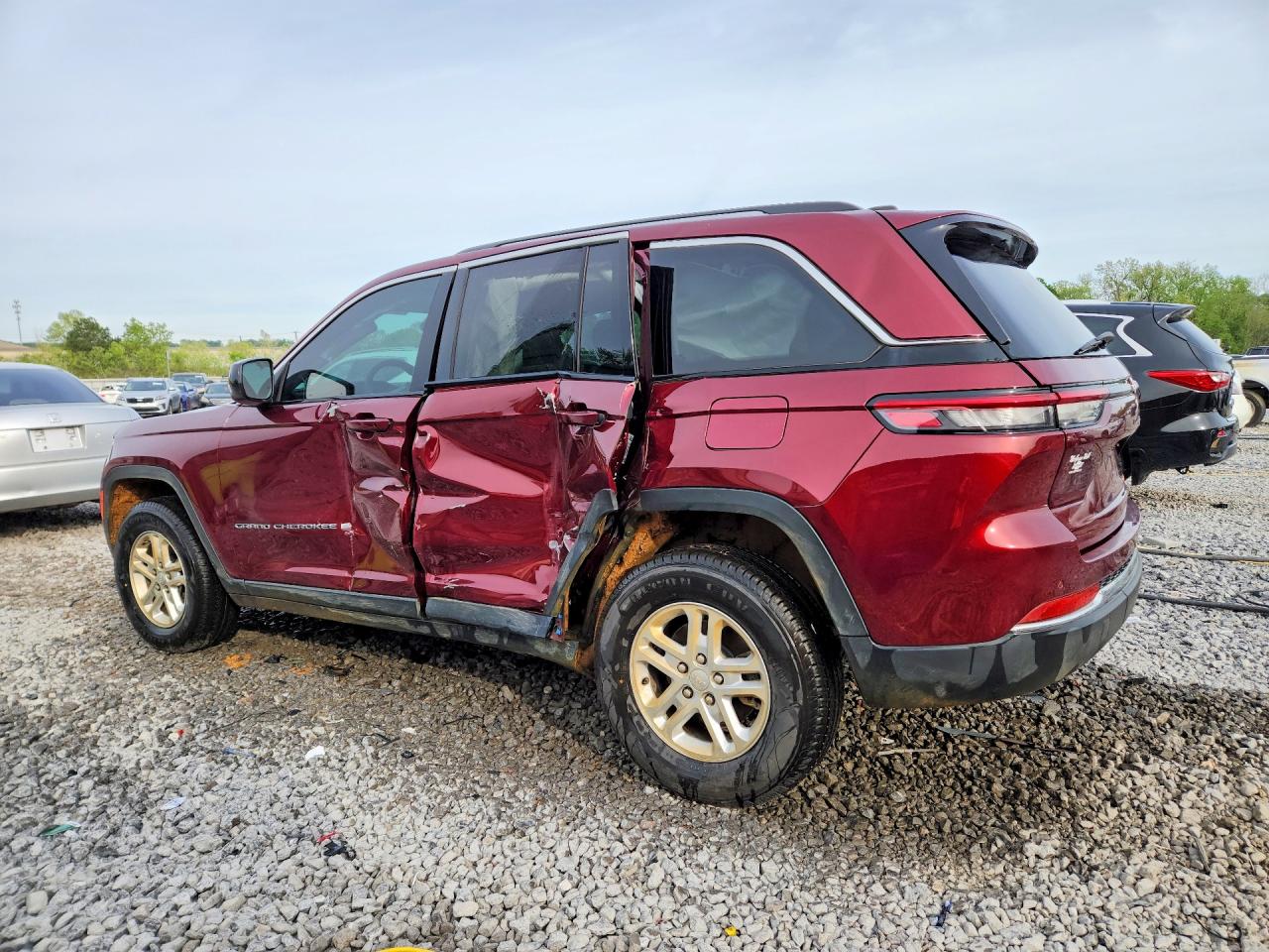 2023 JEEP GRAND CHEROKEE LAREDO photo 4