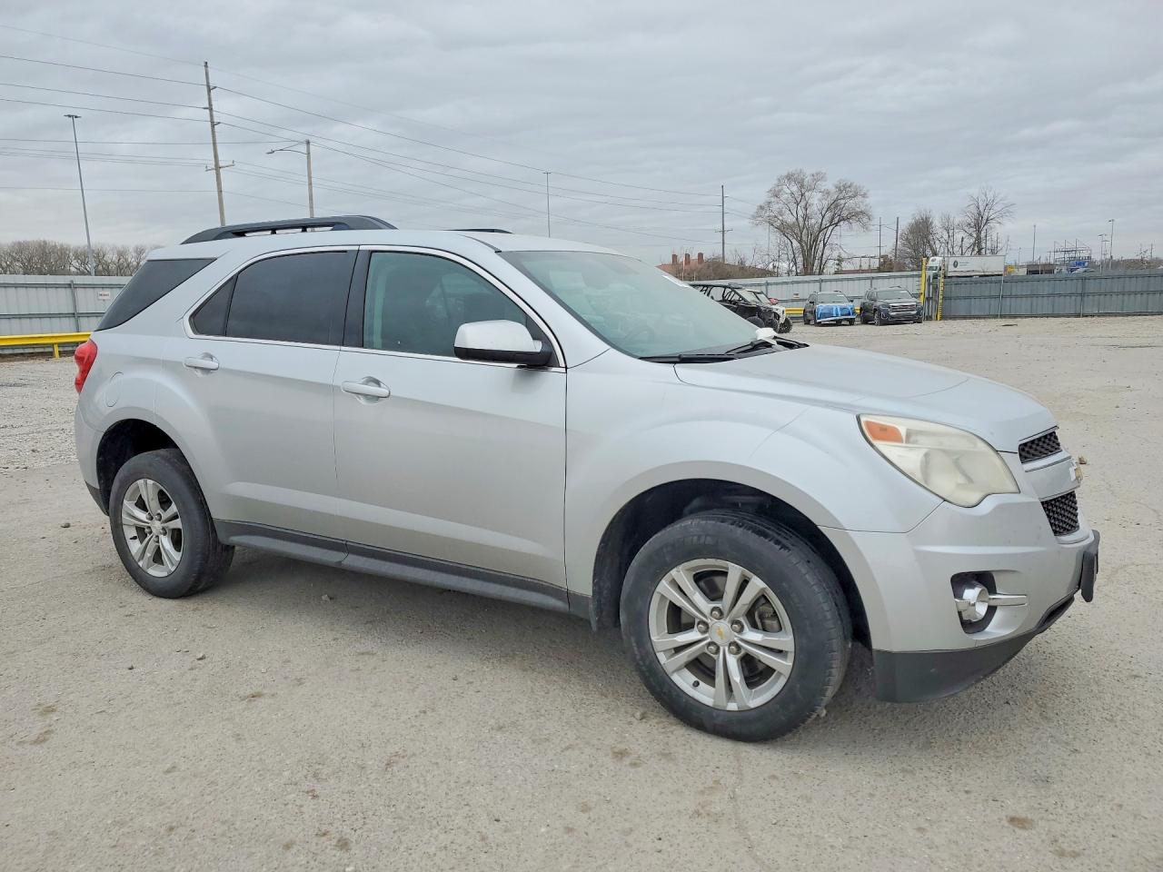 2015 CHEVROLET EQUINOX LT photo 4