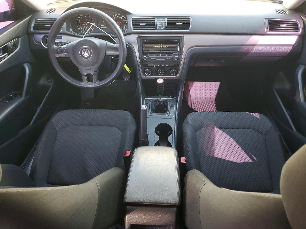 2014 VOLKSWAGEN PASSAT S photo 15