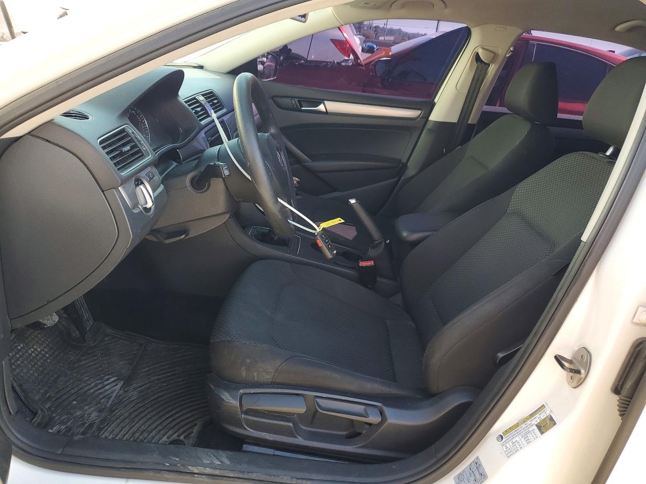 2014 VOLKSWAGEN PASSAT S photo 13