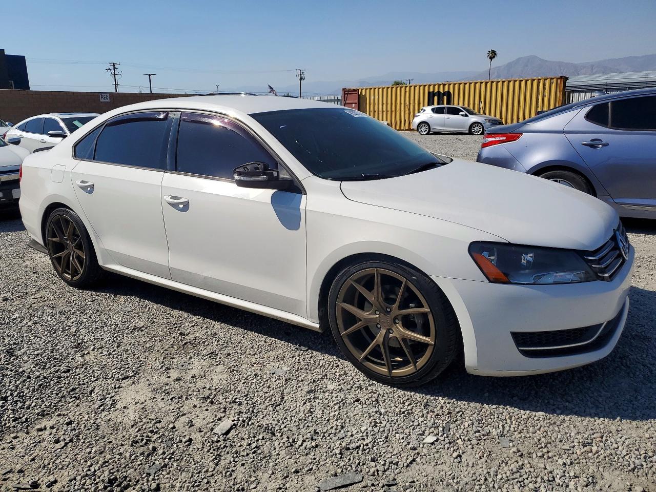 2014 VOLKSWAGEN PASSAT S photo 7