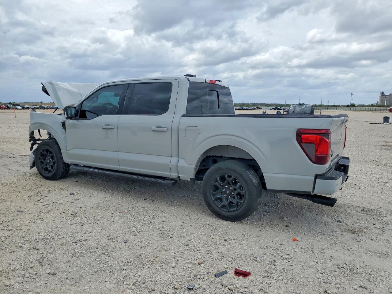 2024 FORD F150 XLT photo 4