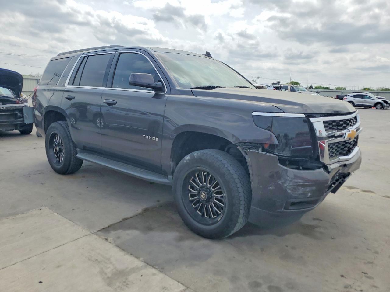 2017 CHEVROLET TAHOE C1500 LT photo 4