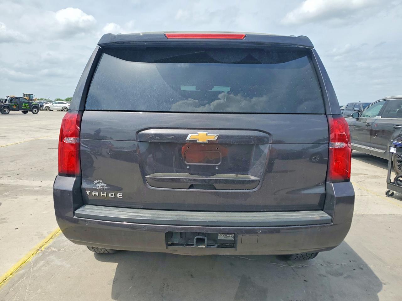 2017 CHEVROLET TAHOE C1500 LT photo 6
