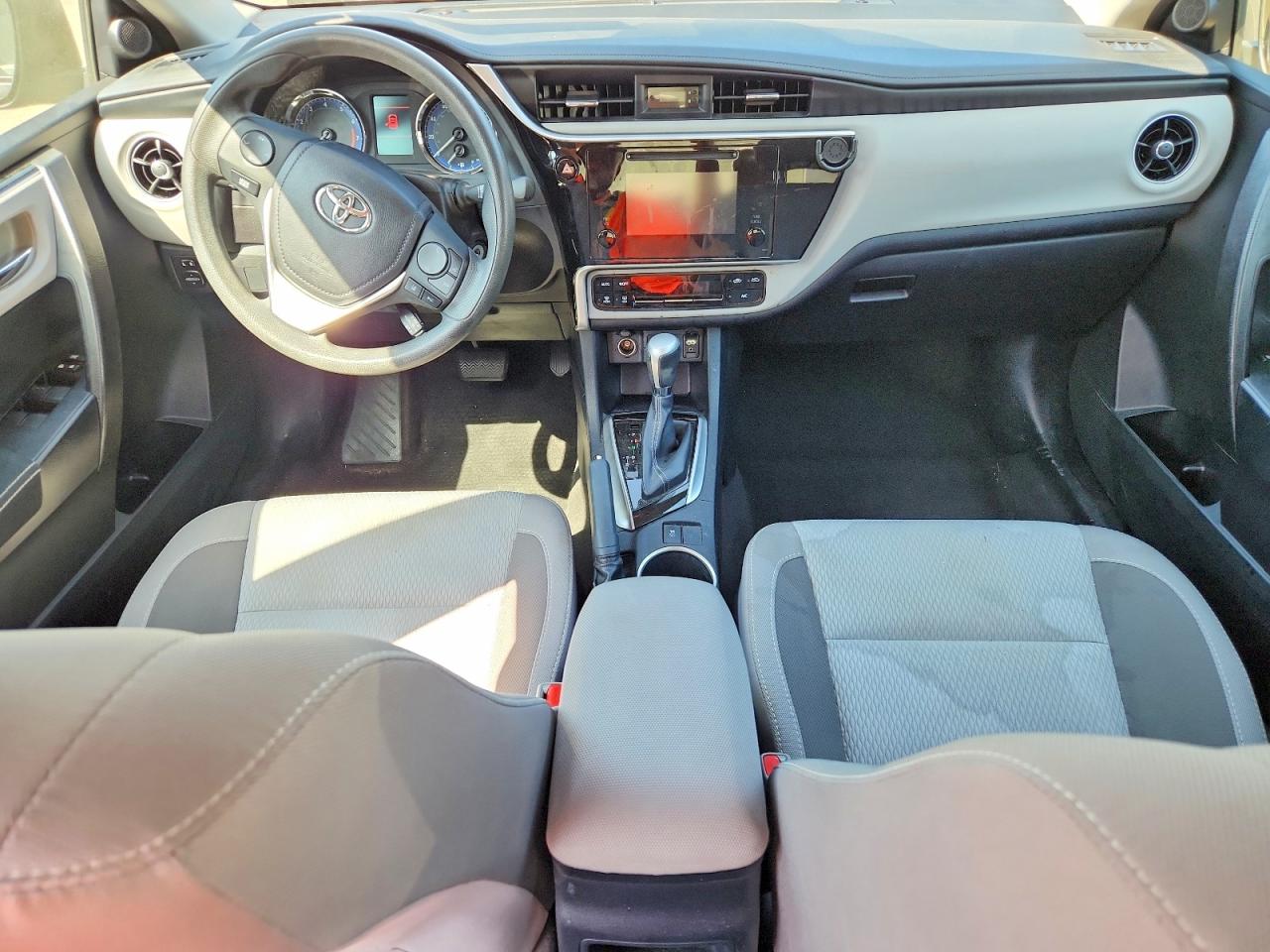 2018 TOYOTA COROLLA LE photo 8