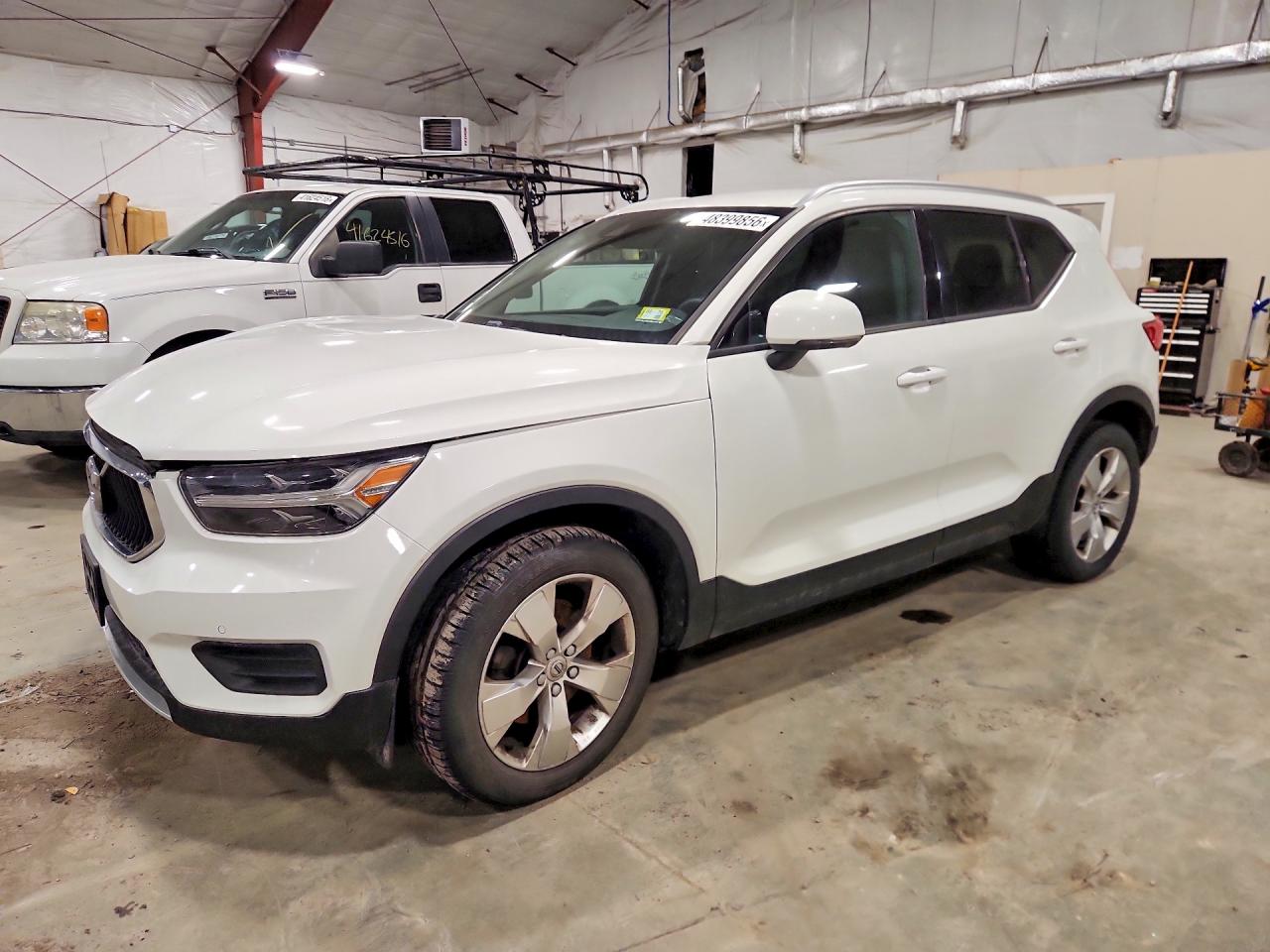 2020 VOLVO XC40