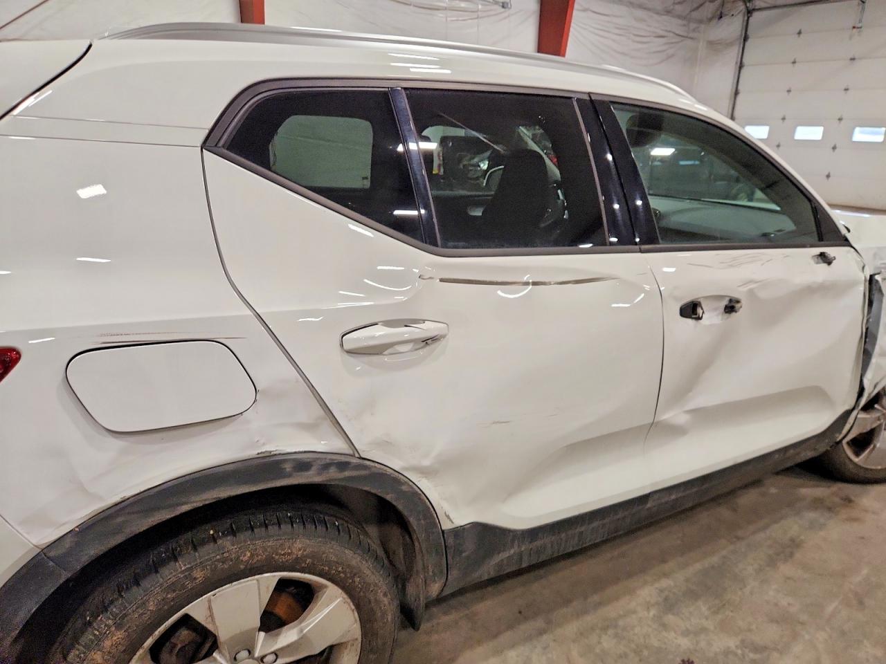 2020 VOLVO XC40 T5 MOMENTUM photo 31