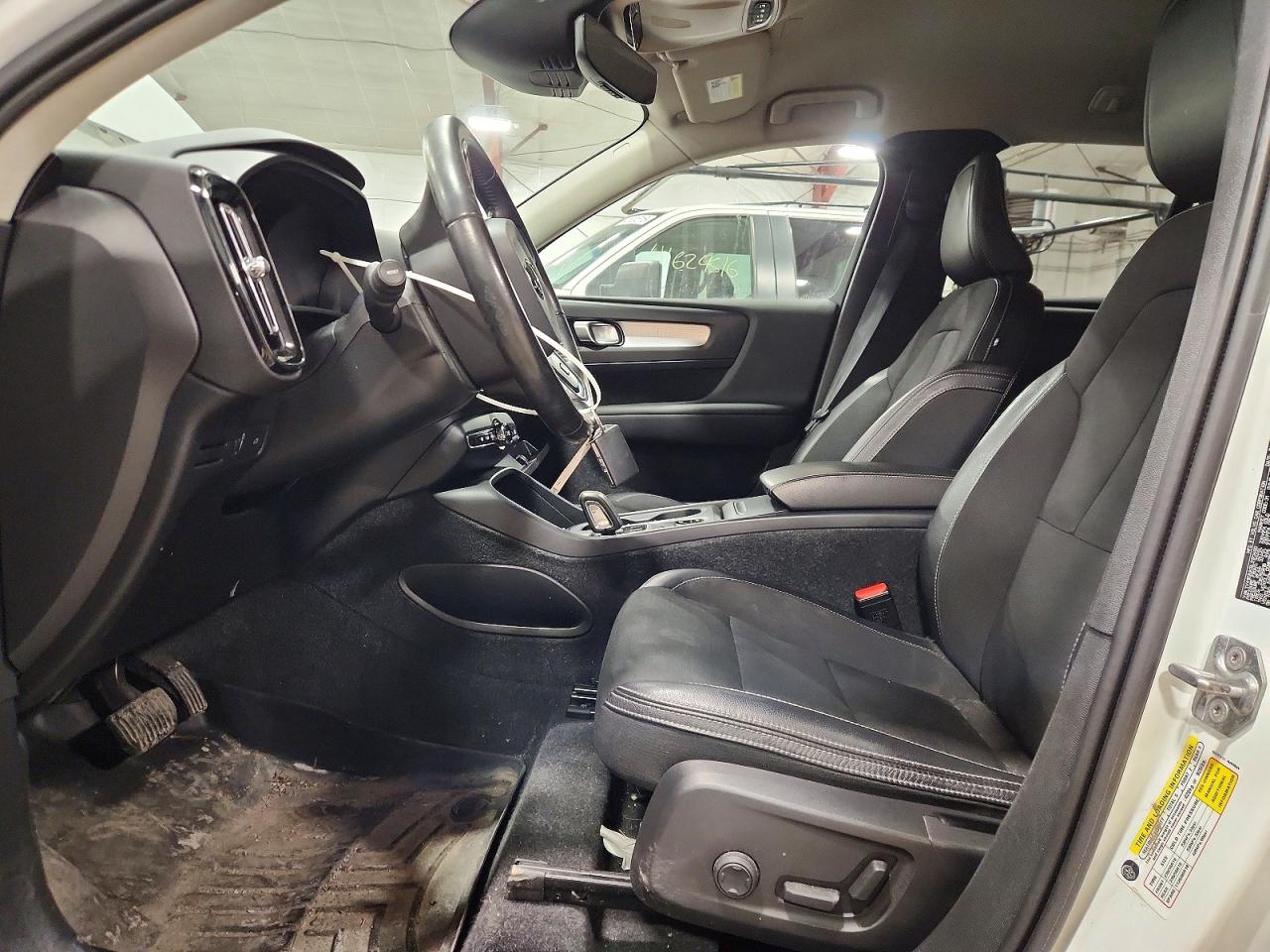 2020 VOLVO XC40 T5 MOMENTUM photo 19