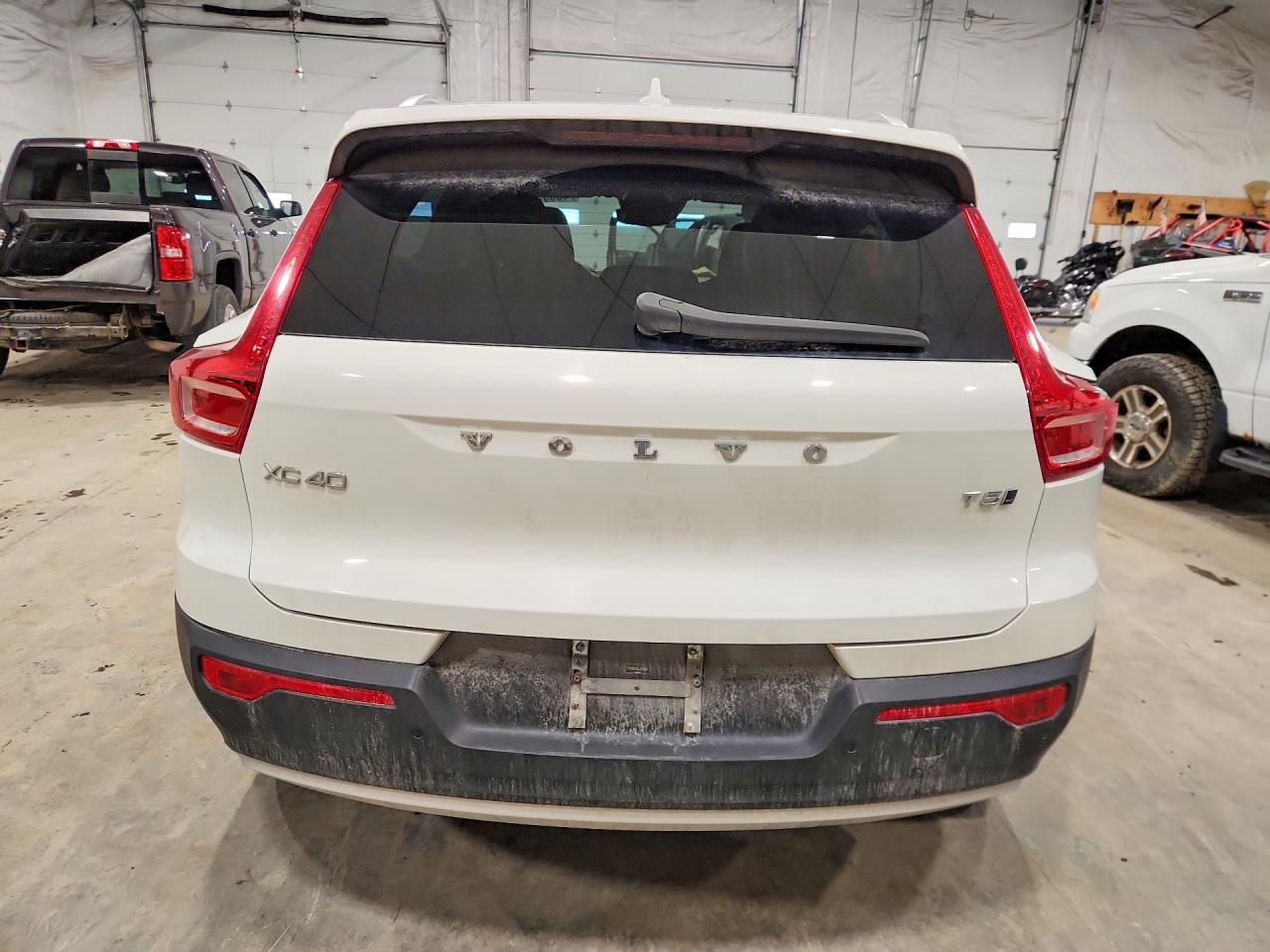 2020 VOLVO XC40 T5 MOMENTUM photo 16