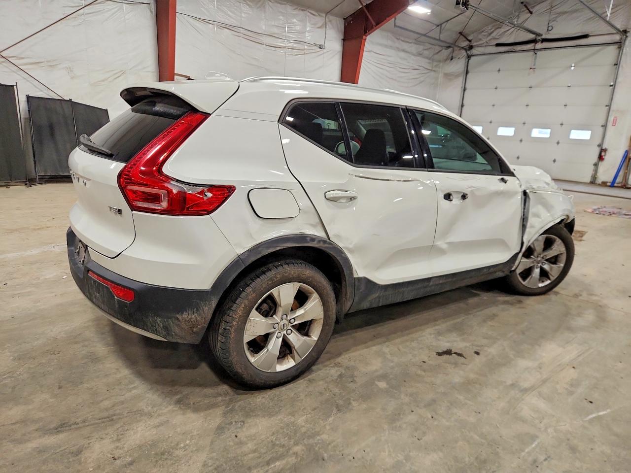 2020 VOLVO XC40 T5 MOMENTUM photo 7