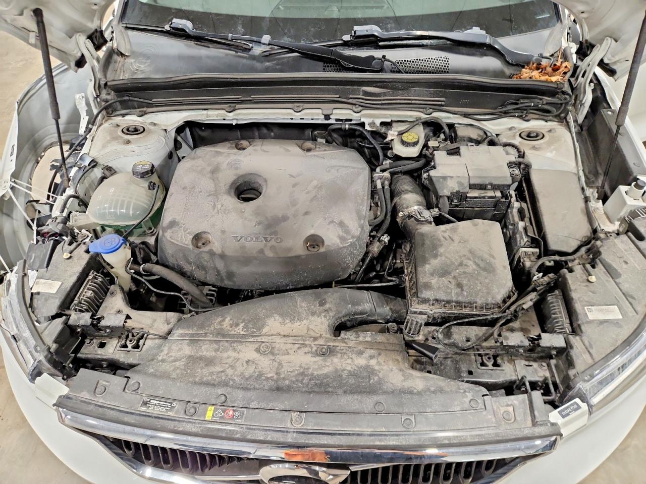 2020 VOLVO XC40 T5 MOMENTUM photo 34
