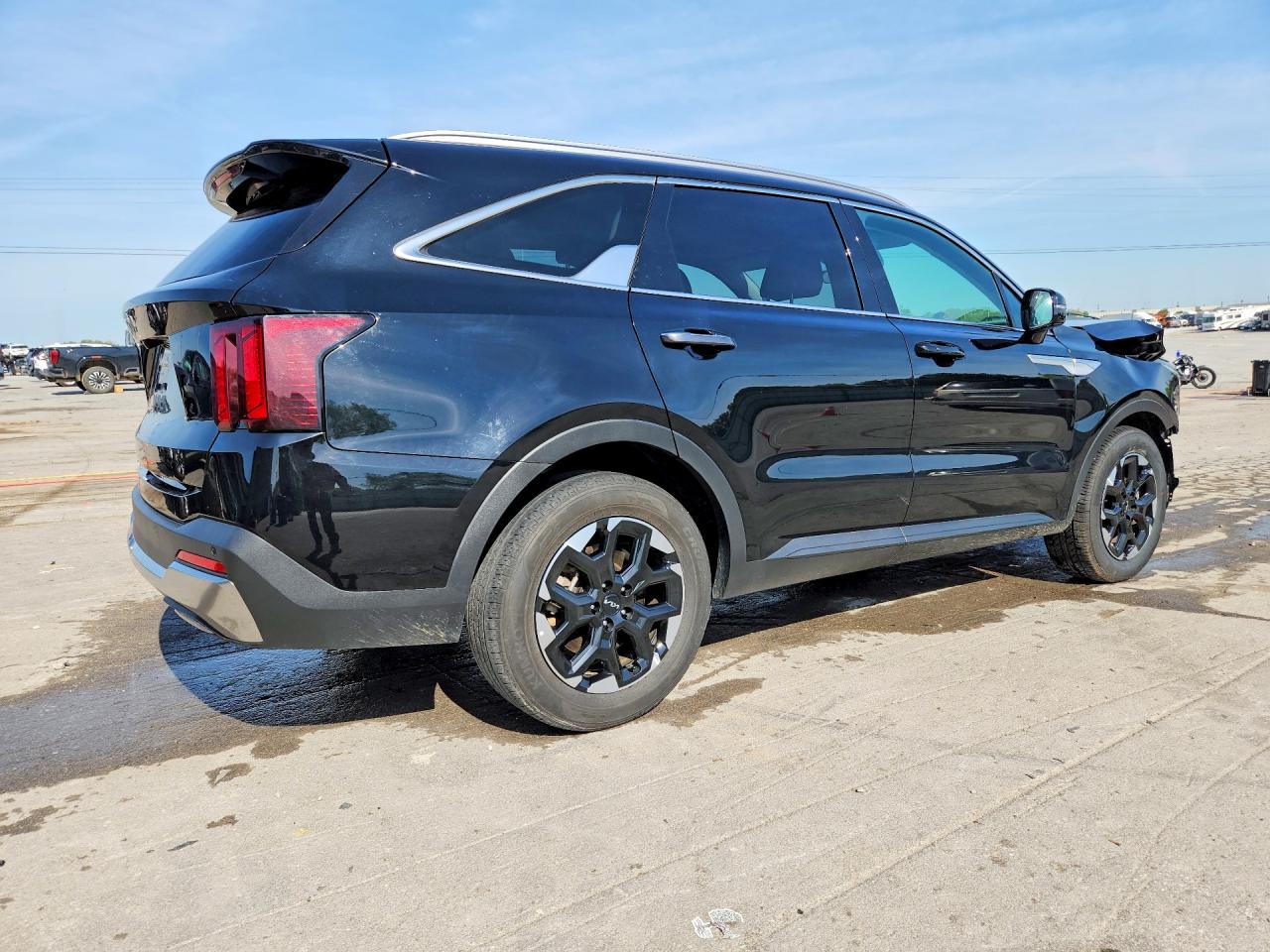 2024 KIA SORENTO S photo 5
