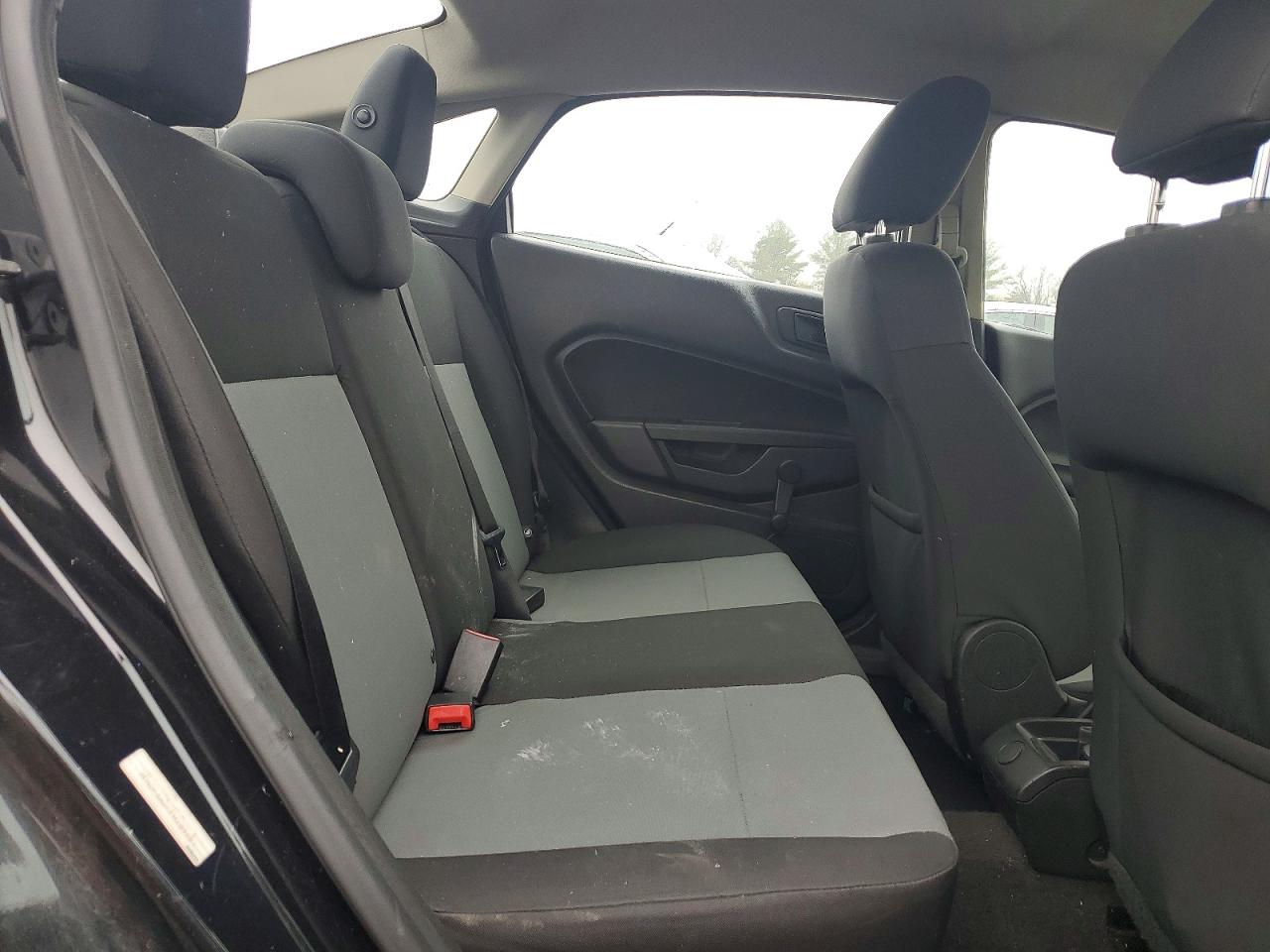 2015 FORD FIESTA S photo 19