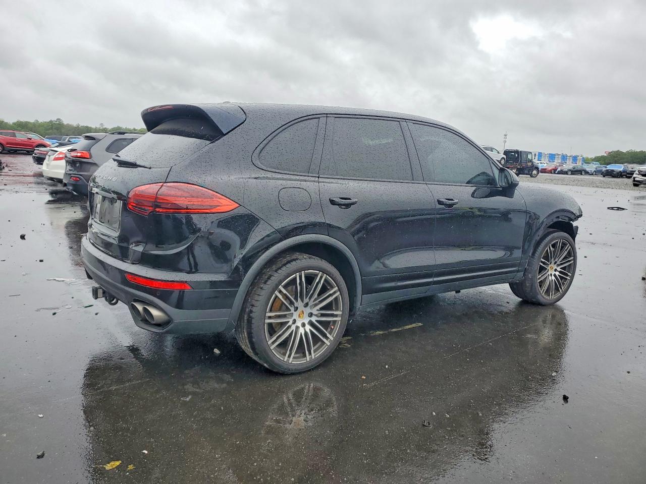 2017 PORSCHE CAYENNE S photo 5