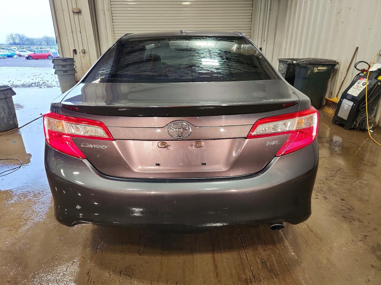 2013 TOYOTA CAMRY SE photo 6