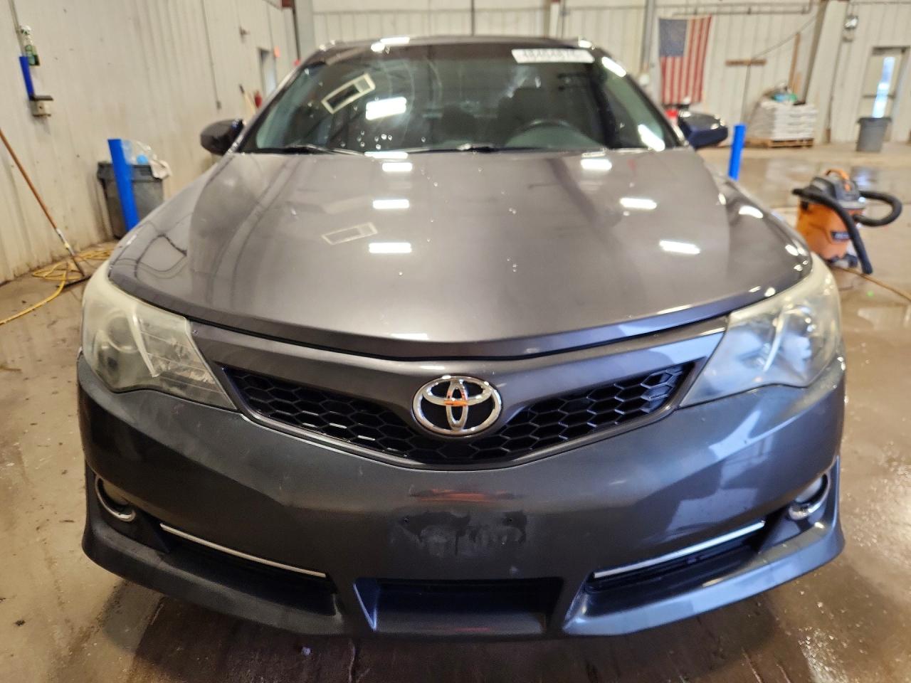 2013 TOYOTA CAMRY SE photo 5