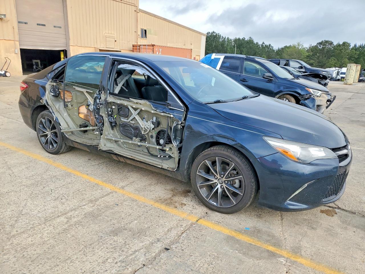 2017 TOYOTA CAMRY XSE photo 7