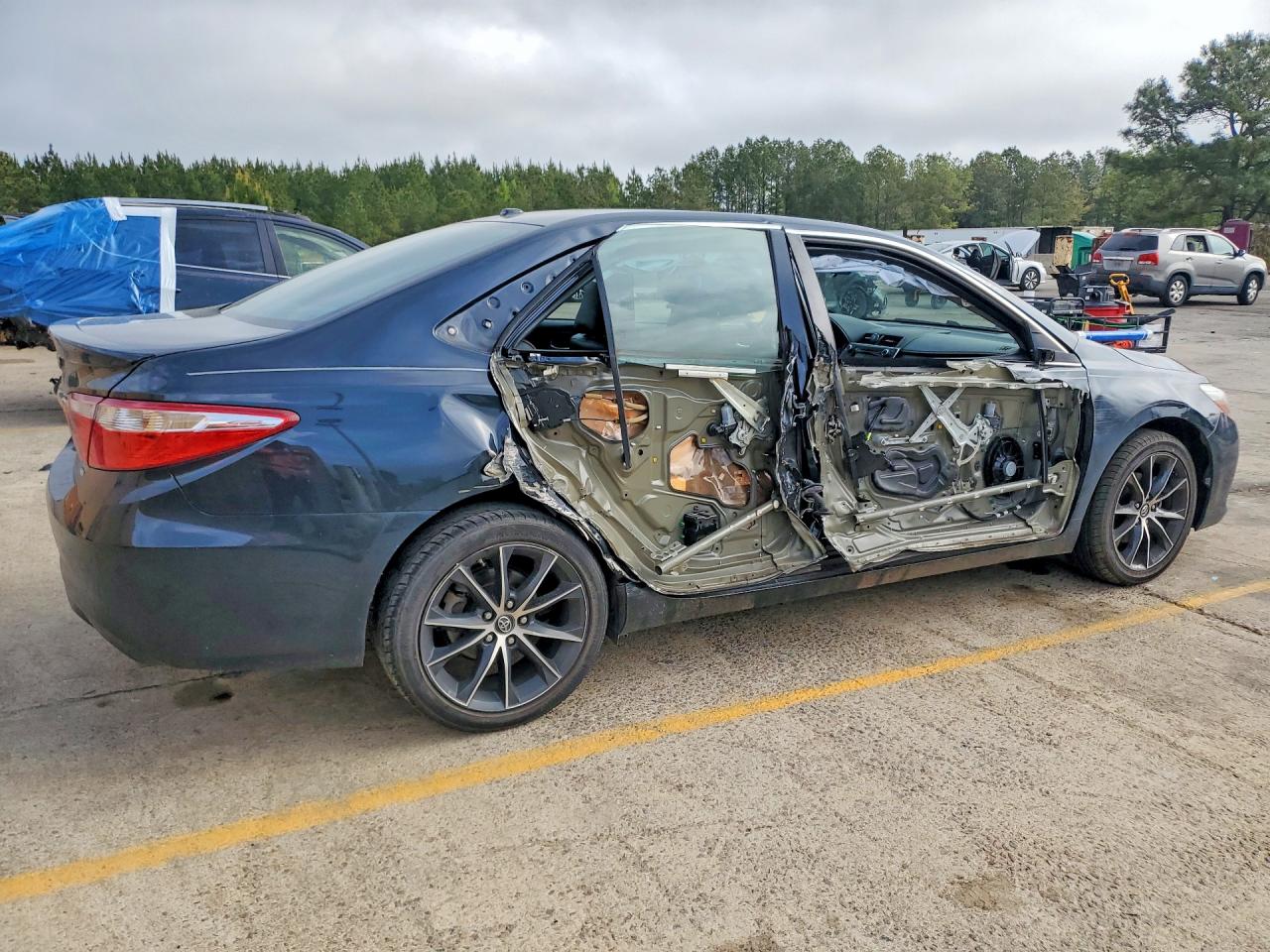 2017 TOYOTA CAMRY XSE photo 5