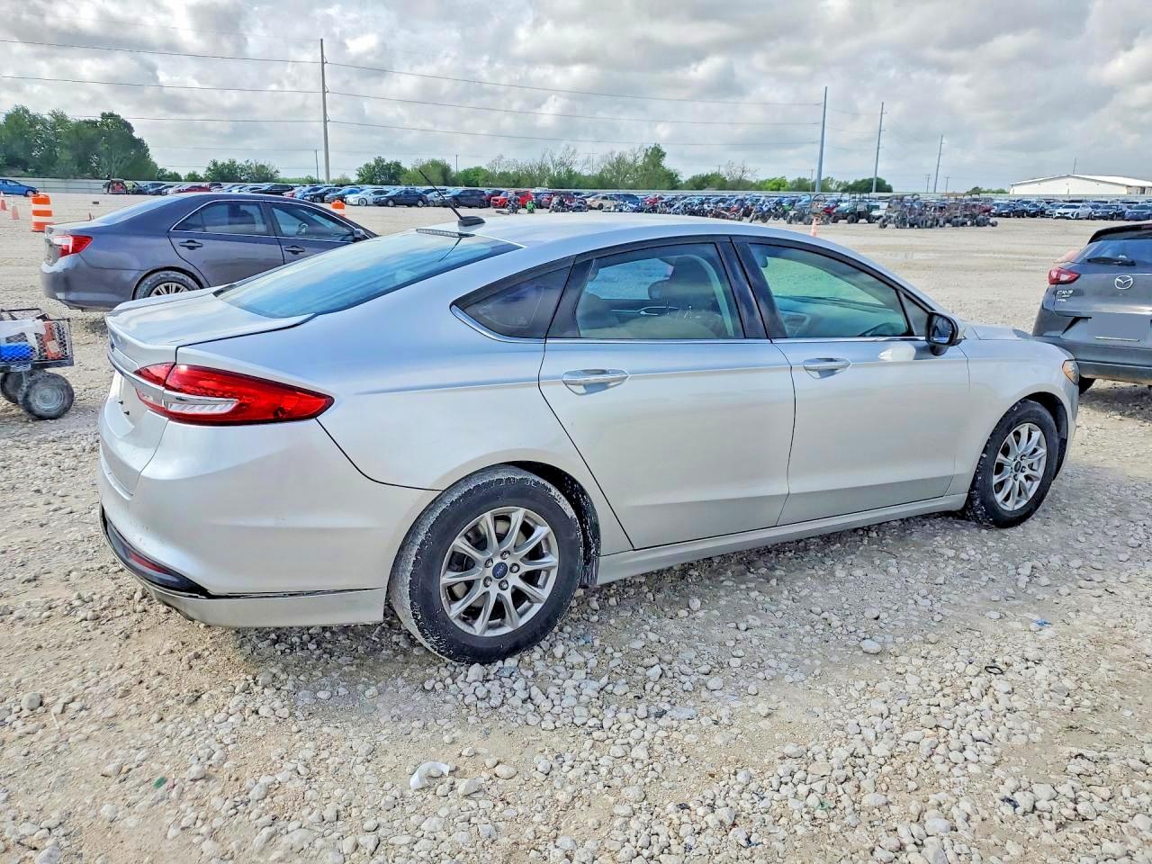 2017 FORD FUSION S photo 3