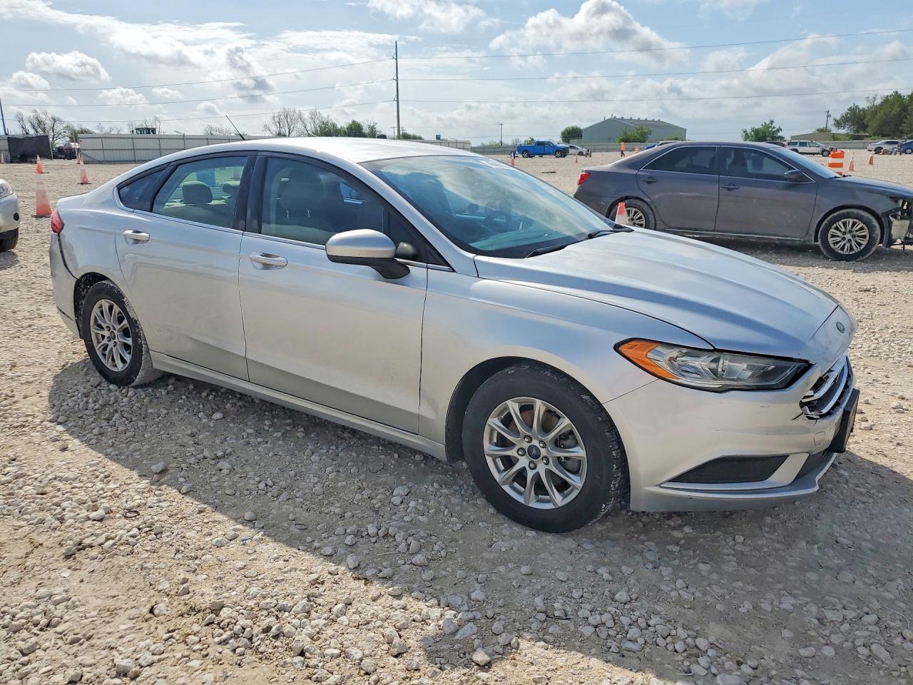 2017 FORD FUSION S photo 4