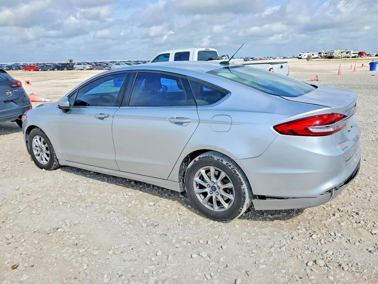 2017 FORD FUSION S photo 2
