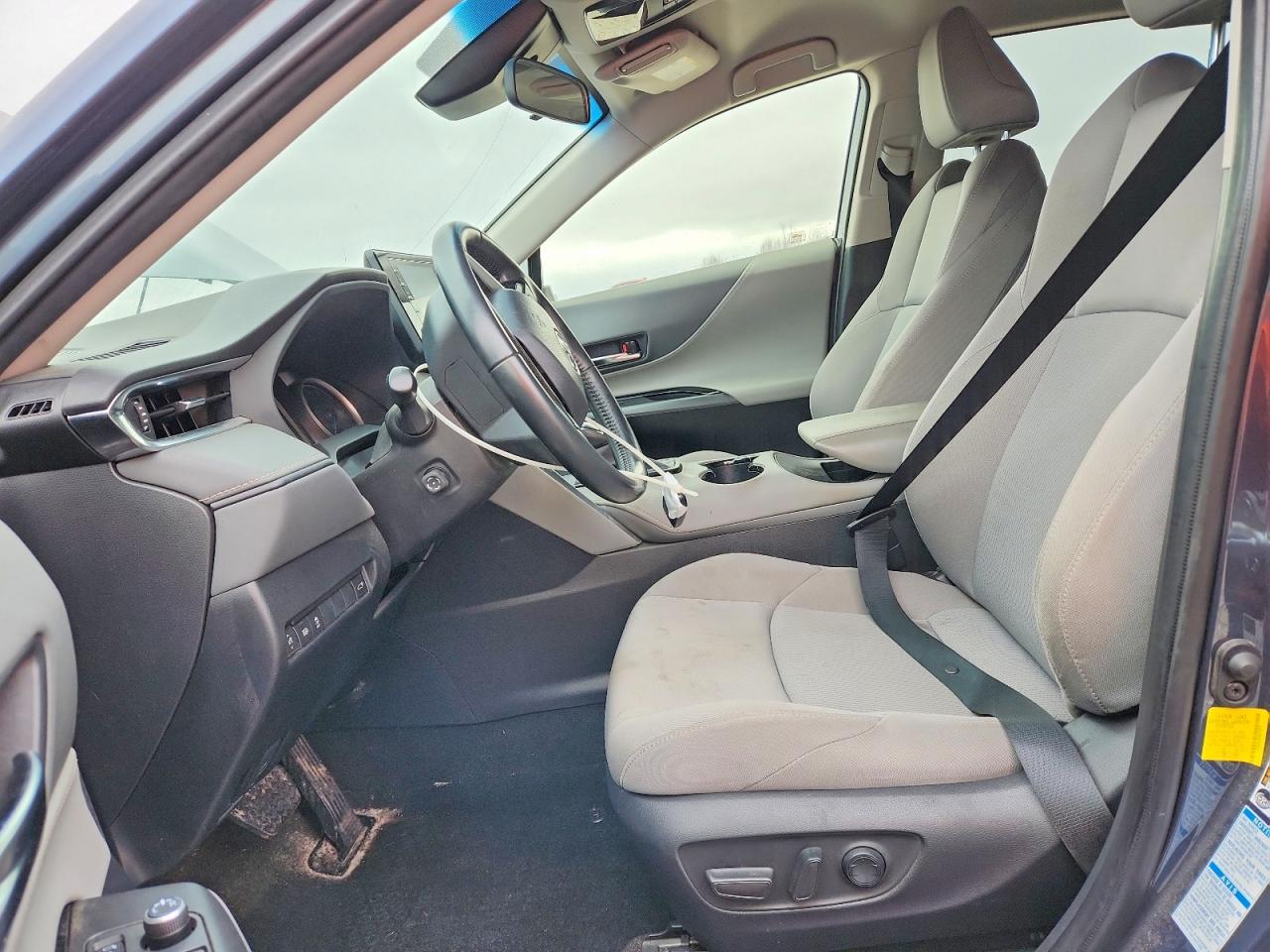 2021 TOYOTA VENZA LE photo 19
