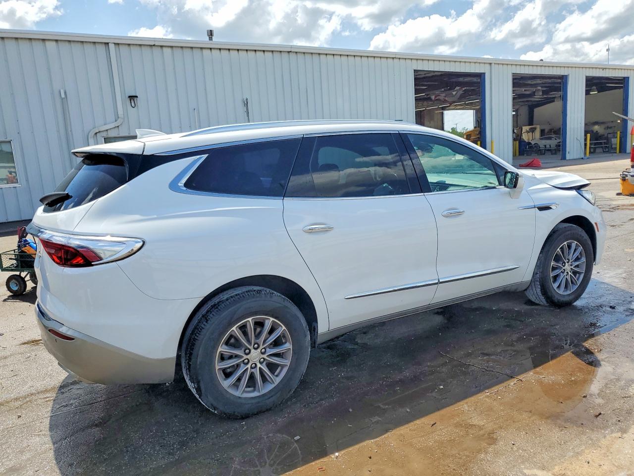 2022 BUICK ENCLAVE ESSENCE photo 5