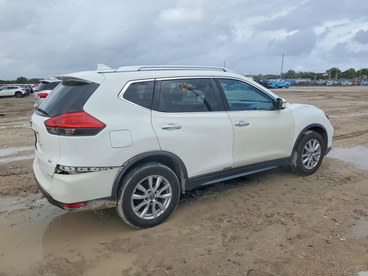 2017 NISSAN ROGUE SV photo 3