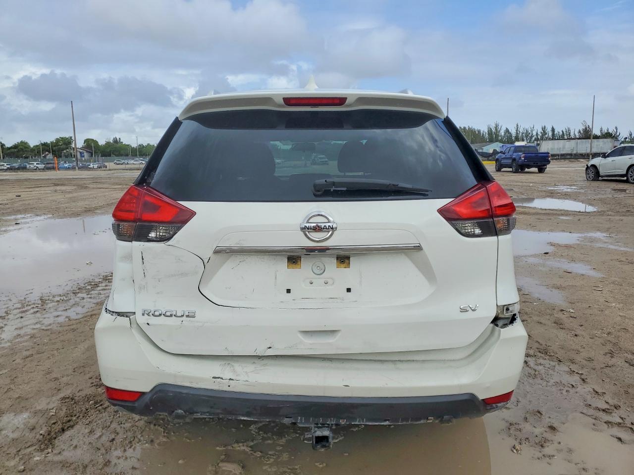 2017 NISSAN ROGUE SV photo 6