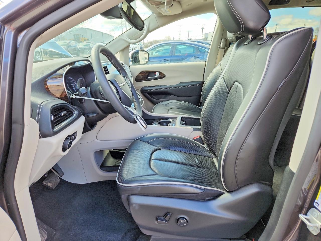 2023 CHRYSLER PACIFICA LIMITED photo 13