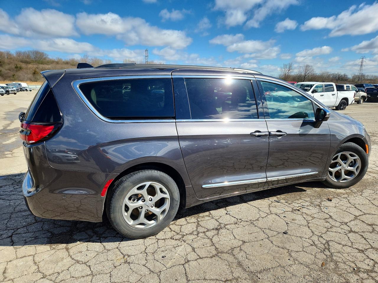 2023 CHRYSLER PACIFICA LIMITED photo 5