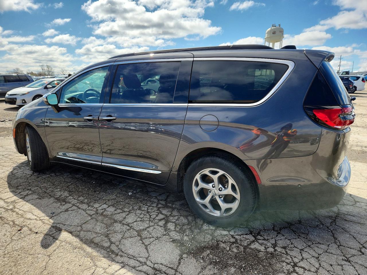 2023 CHRYSLER PACIFICA LIMITED photo 3