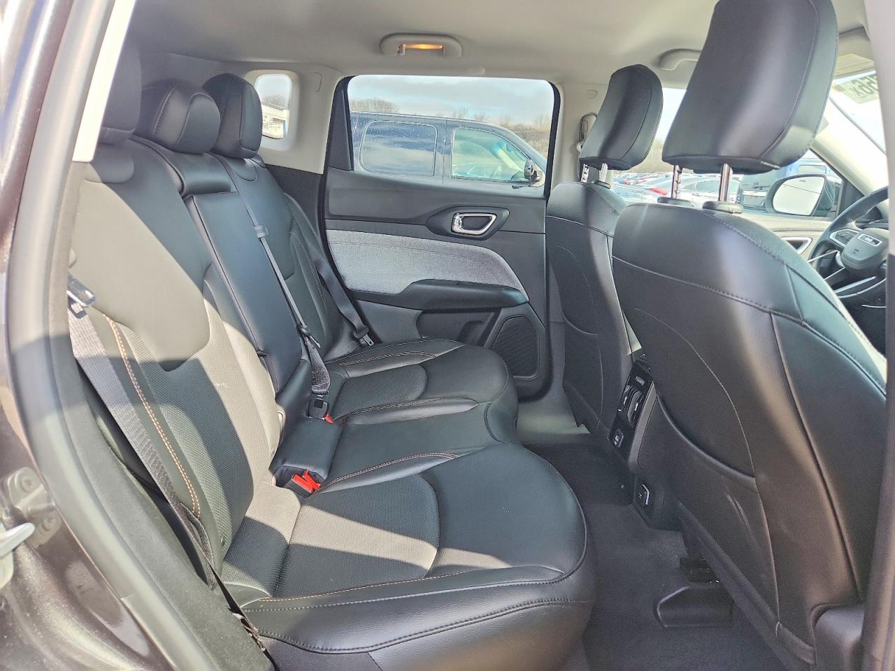 2022 JEEP COMPASS LATITUDE LUX photo 31