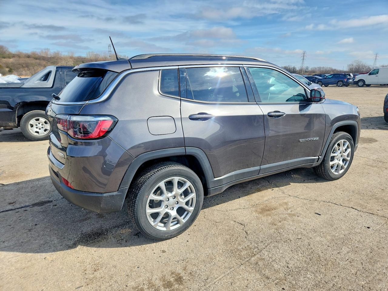 2022 JEEP COMPASS LATITUDE LUX photo 7