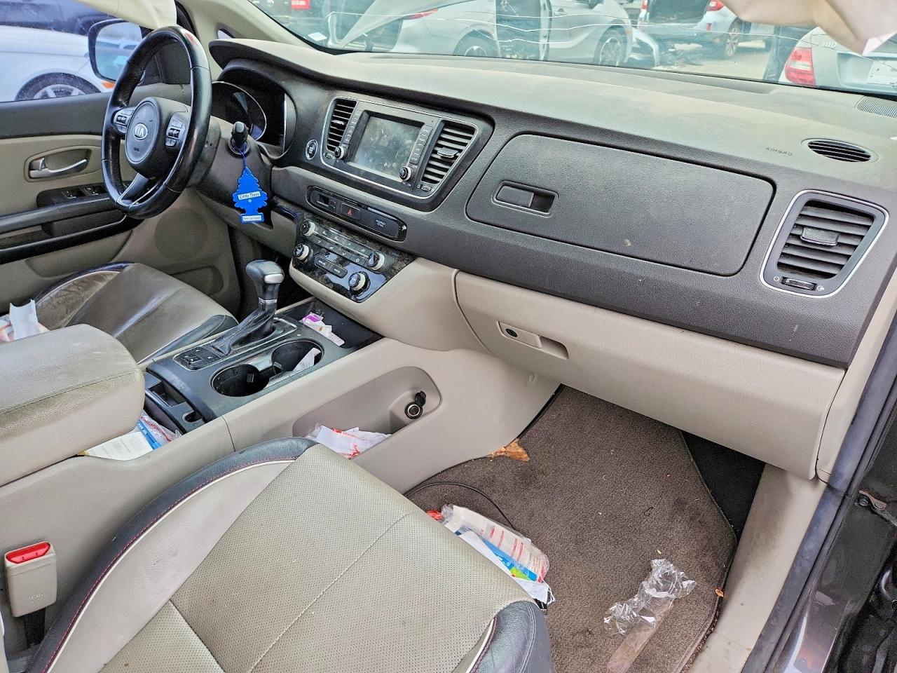 2018 KIA SEDONA LX photo 15