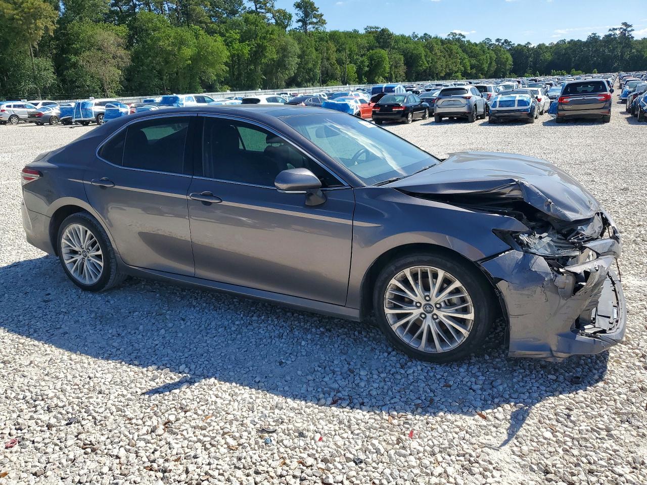 2018 TOYOTA CAMRY XLE photo 10