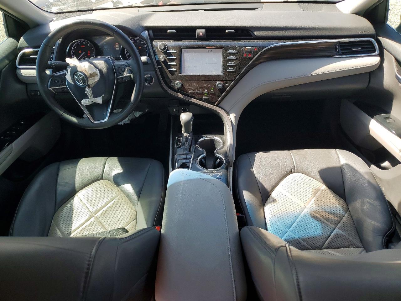 2018 TOYOTA CAMRY XLE photo 22