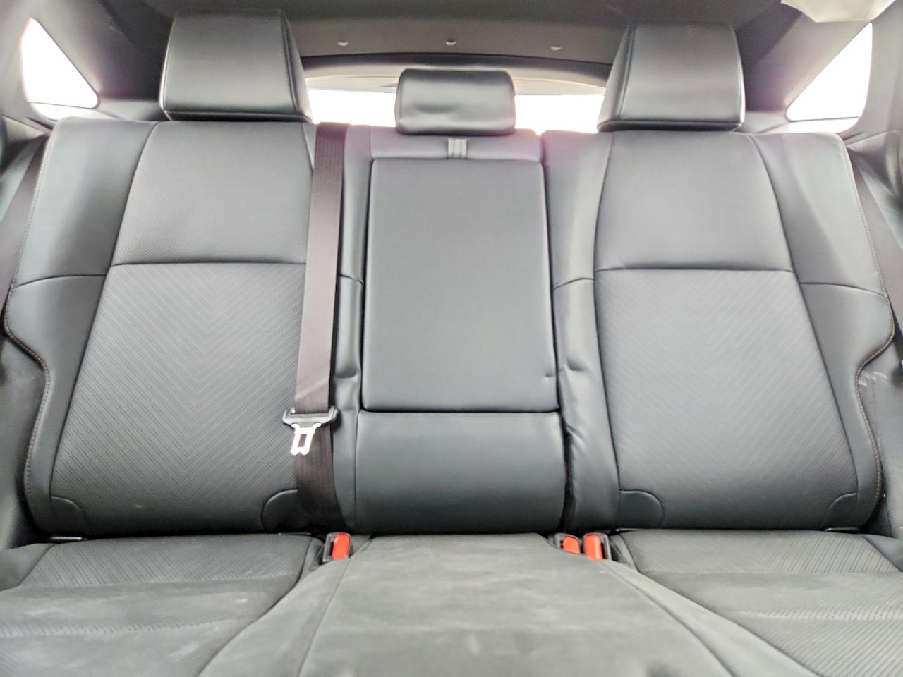 2021 TOYOTA VENZA XLE photo 19
