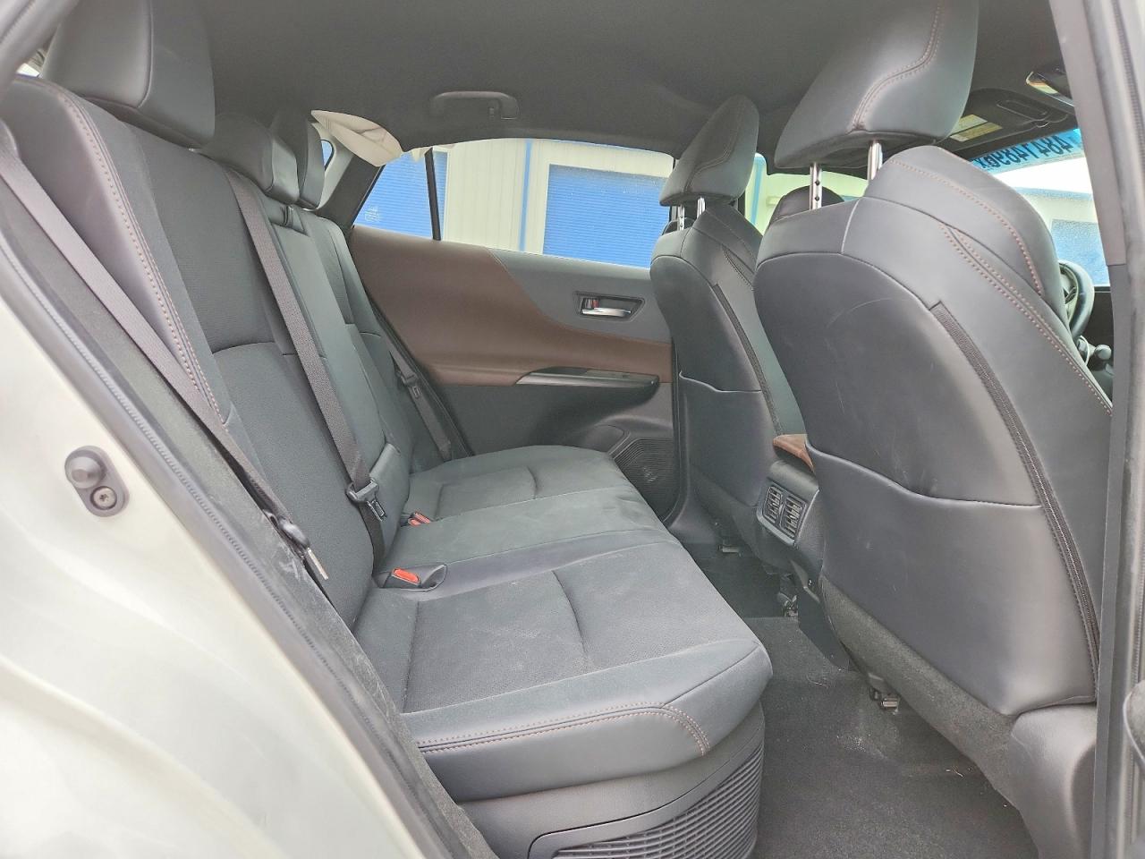2021 TOYOTA VENZA XLE photo 21