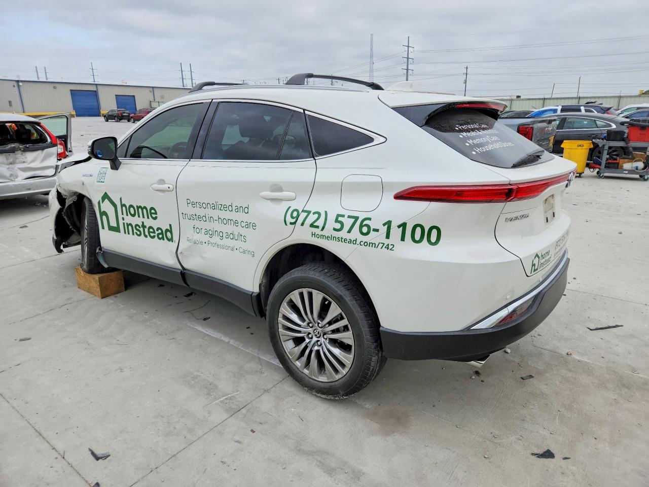 2021 TOYOTA VENZA XLE photo 3