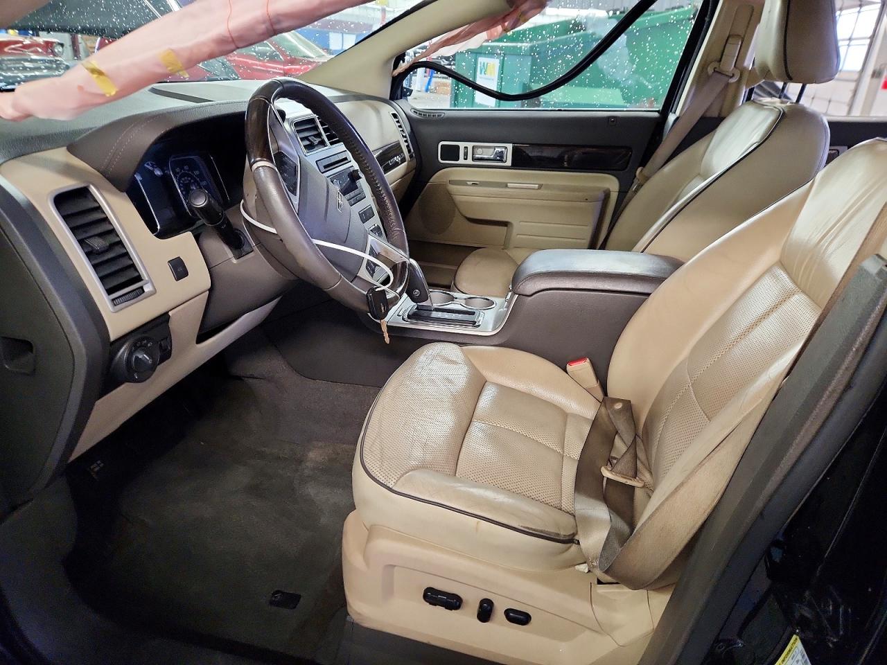 2008 LINCOLN TOWNHOUSE MKX photo 19