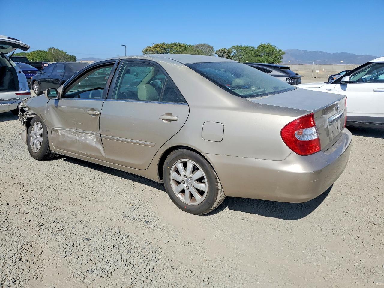 2003 TOYOTA CAMRY XLE V6 photo 3